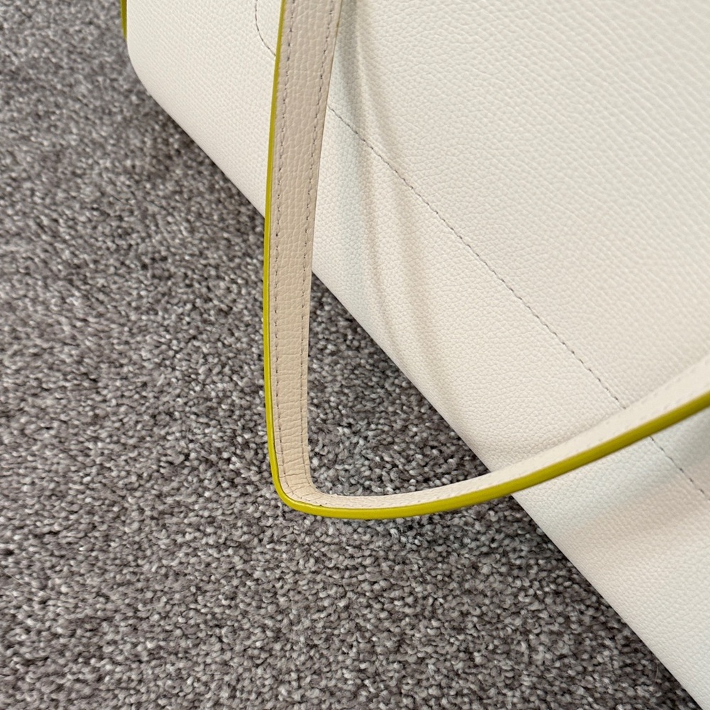 Kate Spade Tote - Picture 12 of 14